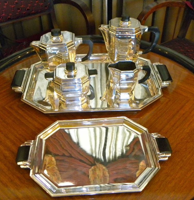 A rather unique and stunning service with many outstanding features.  Something I have never seen before:   First:  two trays!   Soit gives you the  chance to carry a nice creamer or sugar to your guest, while you coffee and tea server stay on the