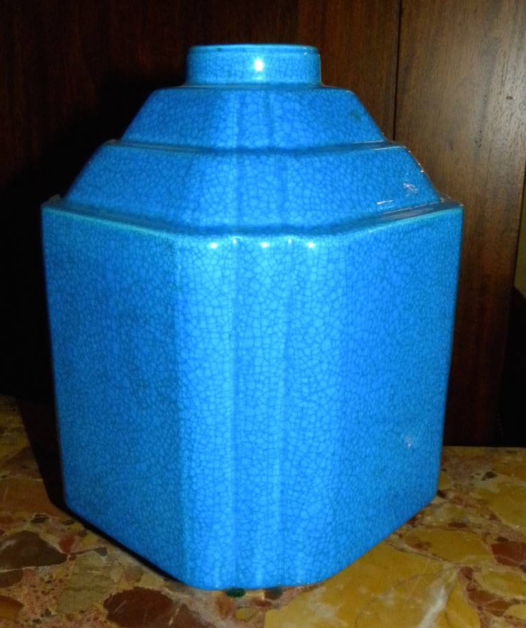 Art Déco Vaso modernista Art Deco a forma di Boch Freres Catteau in vendita