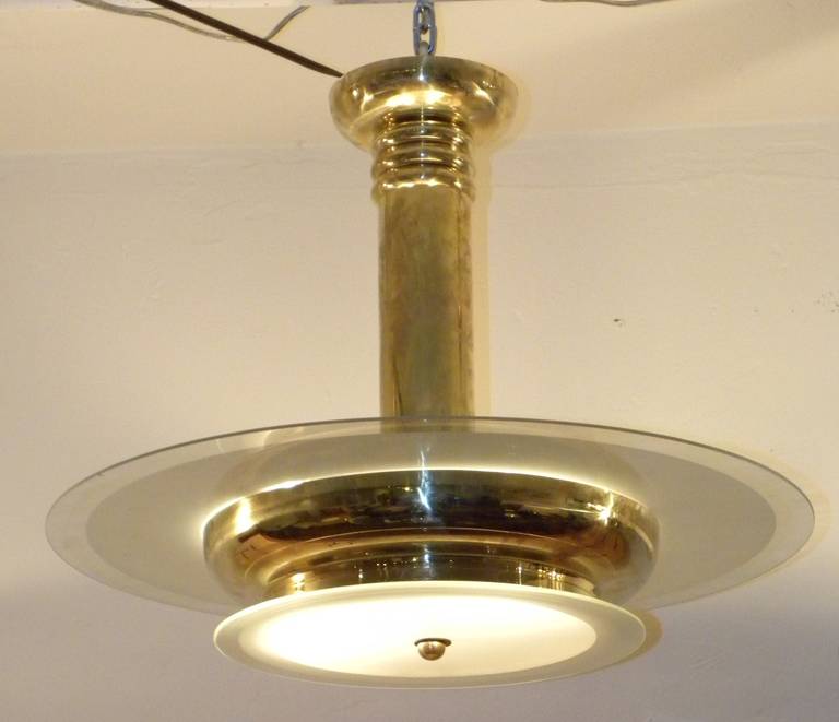 Original French modernist hanging light. This simple design offers all the functionality you would want from a great design and very useful chandelier.
The metalwork has a beautiful brass patina with nice step and canopy, while allowing for both