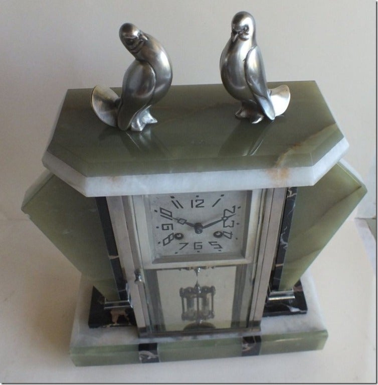 French Art Deco 3 Piece Pendulum Clock with Doves In Excellent Condition In Oakland, CA