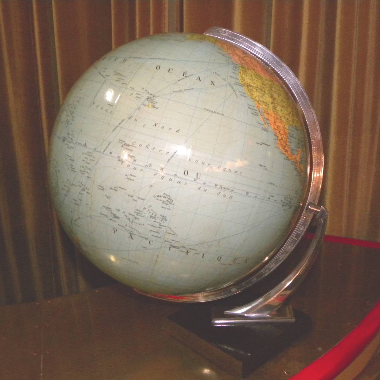 Unusual World Globe in excellent condition. Polished aluminum support in a streamline design, moves both horizontal and vertical. Made in Germany by Glove Terrestre, Colomb Berlin and Stuttgart. This is a political globe. Imagine the world at this