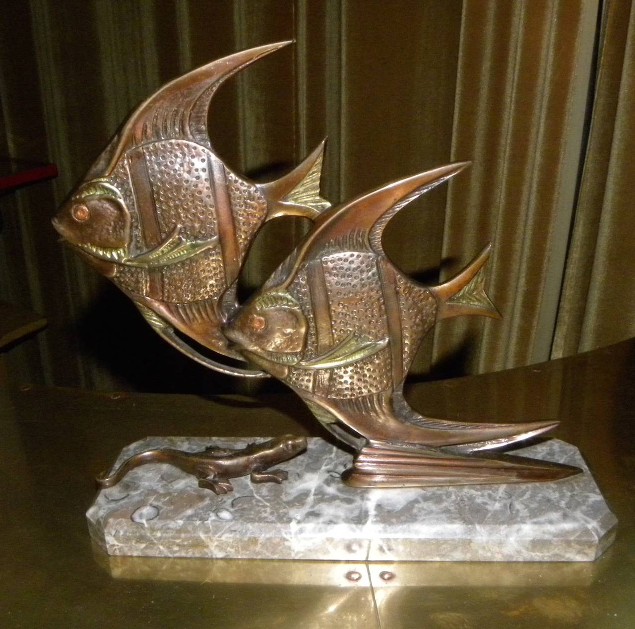 Very fine bronze pair of Angel fish with perfect patina on a marble base. They share this with a little gecko.

The marble is in new perfect condition and combination of this with the marble make this a very substantial
decorative item.