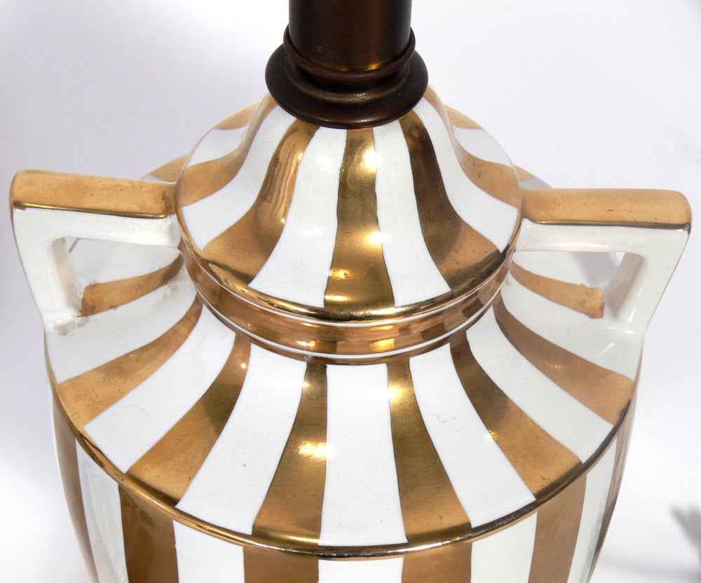 Mid-20th Century Pair of Gold and White Italian Ceramic Urn Lamps