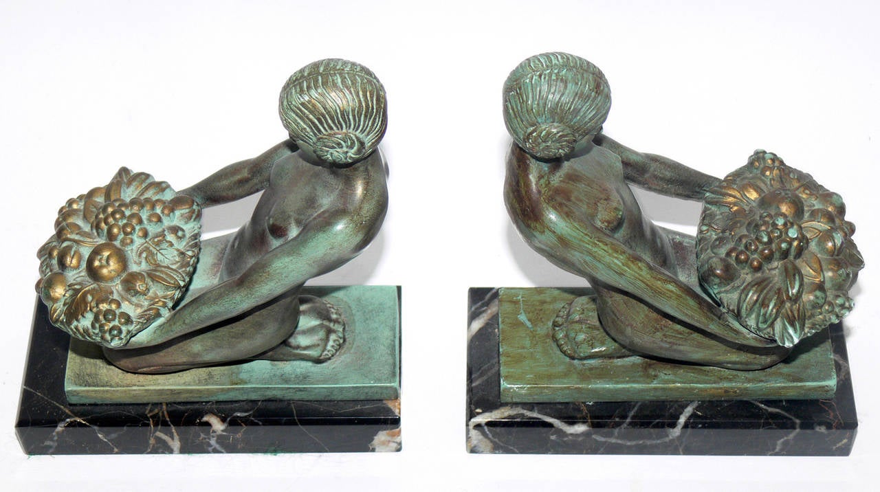 Paire de serre-livres figuratifs Art Déco français par Max Leverrier
