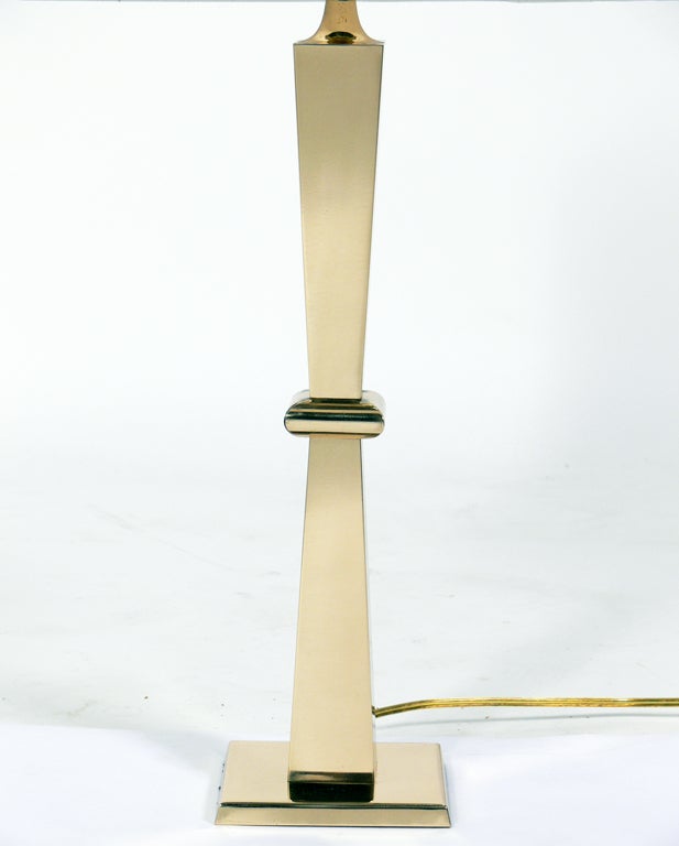 Elegant Brass Desk Lamp In Excellent Condition For Sale In Atlanta, GA
