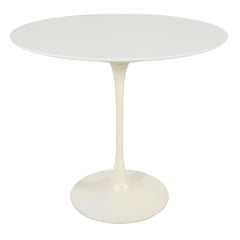 Vintage Modernist Oval End Table by Eero Saarinen
