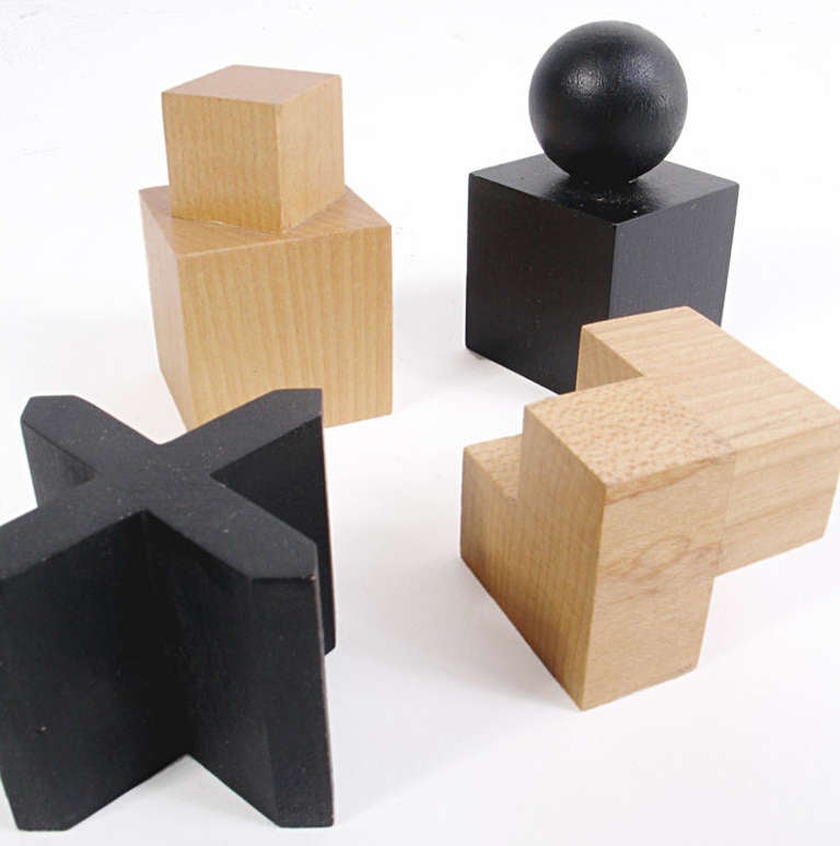 Modernist Bauhaus Chess Set designed by Josef Hartwig In Excellent Condition In Atlanta, GA