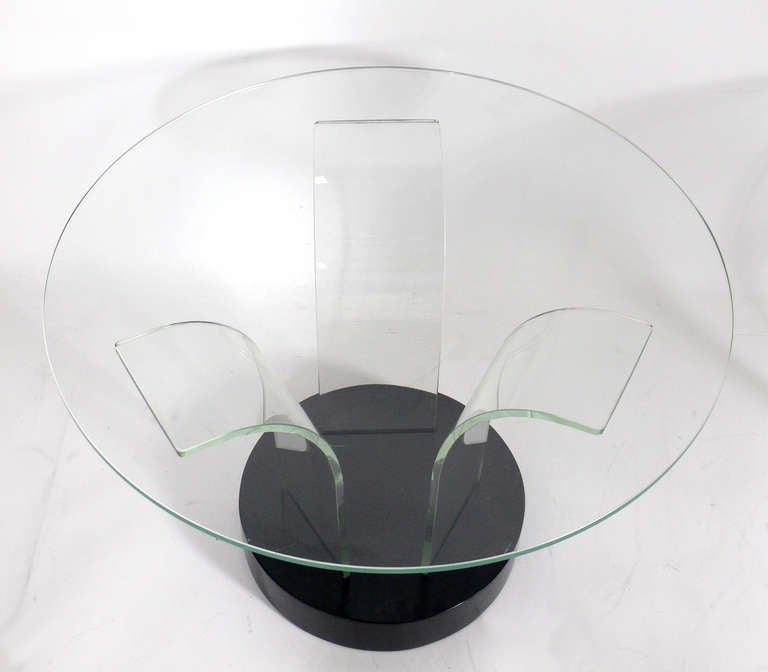 Mid-Century Modern Pair of Sculptural Glass End Tables by Modernage For Sale