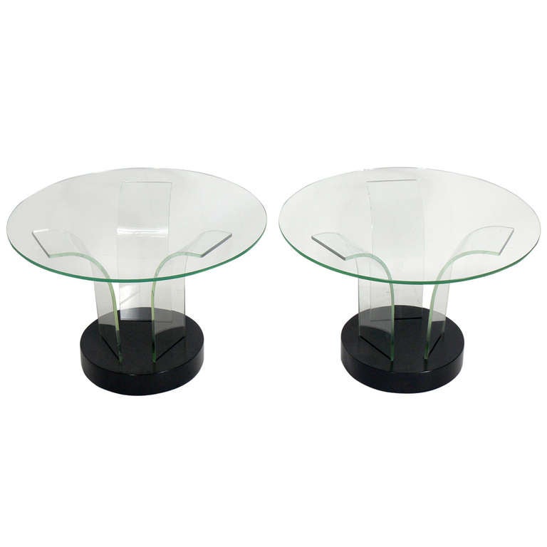 Paire de tables d'appoint sculpturales en verre par Modernage