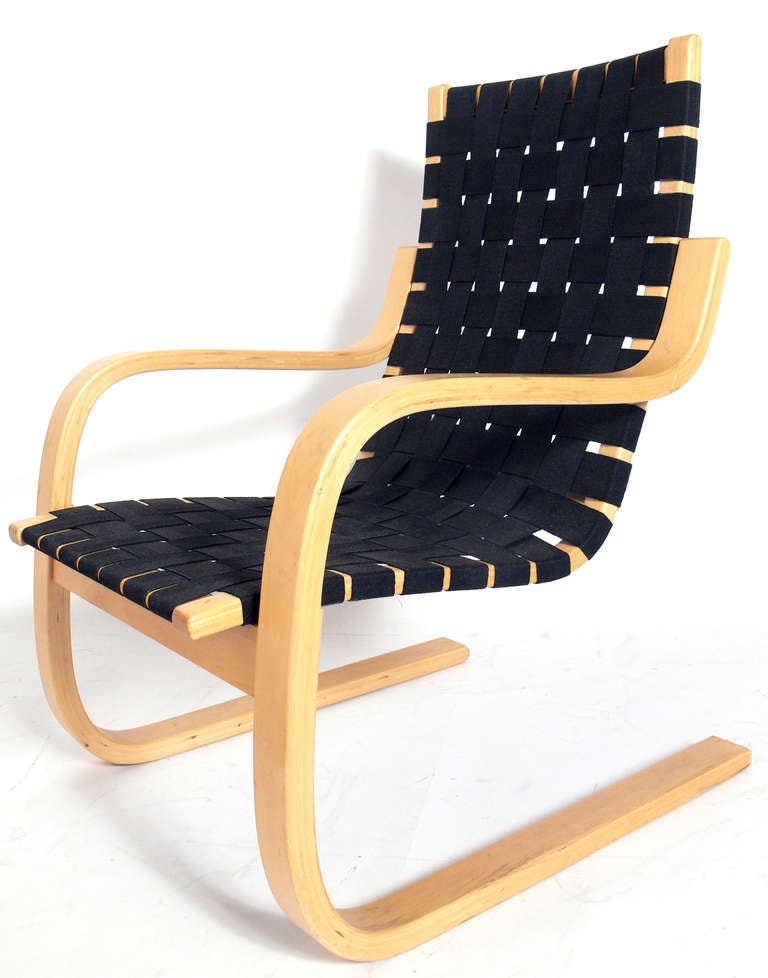 Finnish Pair of Bentwood Modern Lounge Chairs by Alvar Aalto