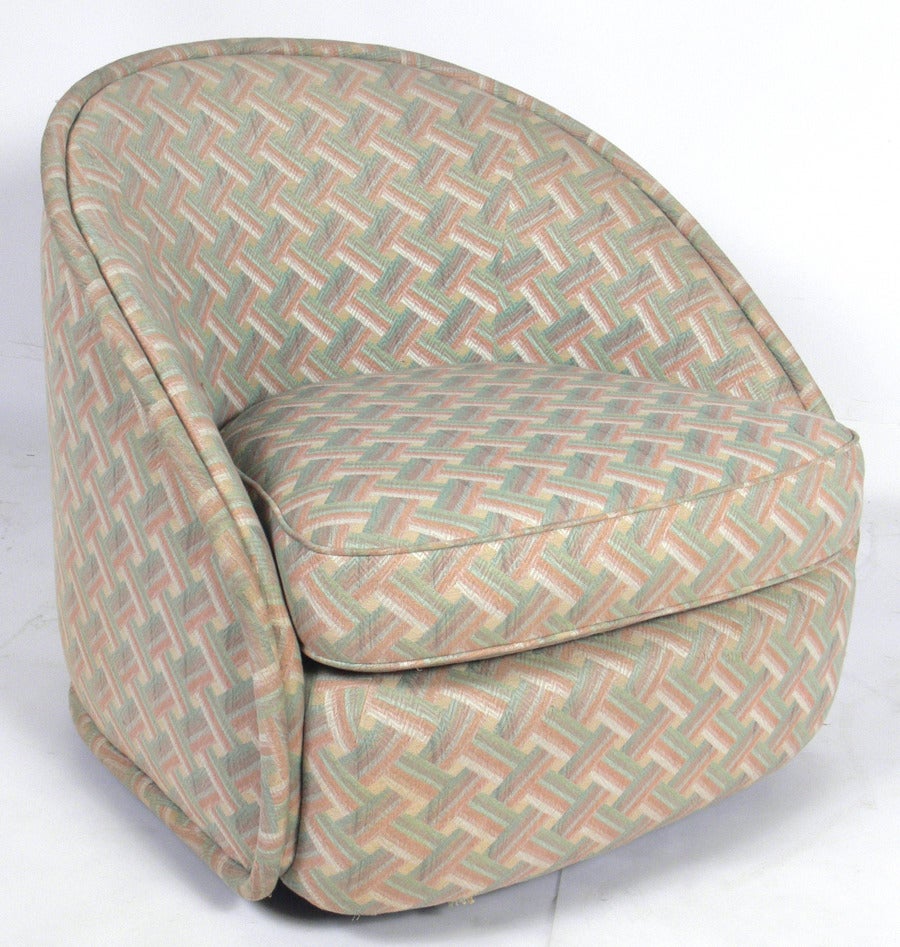 American Pair of Curvaceous Modern Swivel Chairs Designed by Milo Baughman