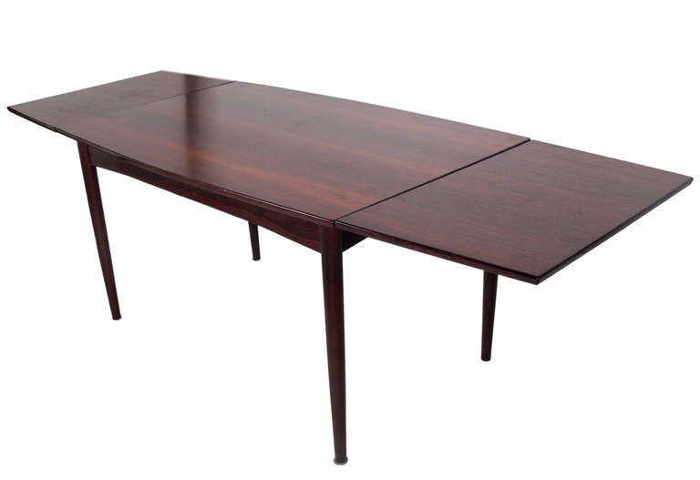 Danish Modern Rosewood Expanding Dining Table by Dyrlund In Good Condition In Atlanta, GA