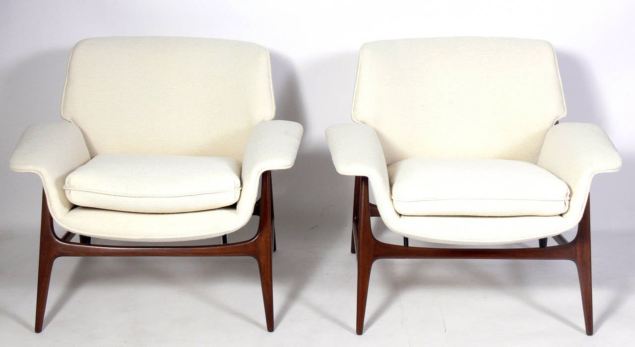 Mid-Century Modern Pair of Danish Modern Lounge Chairs