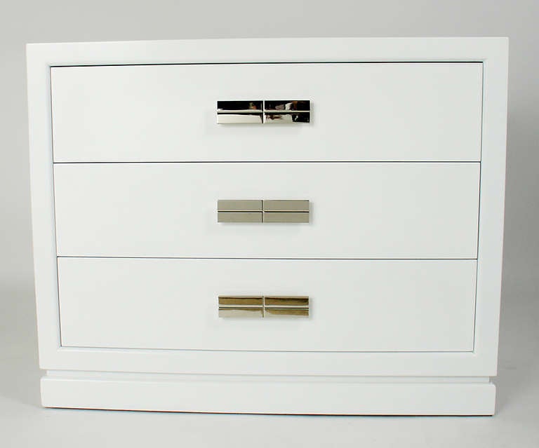 Mid-Century Modern Pair of 1940s Chests in White Lacquer with Nickel Hardware