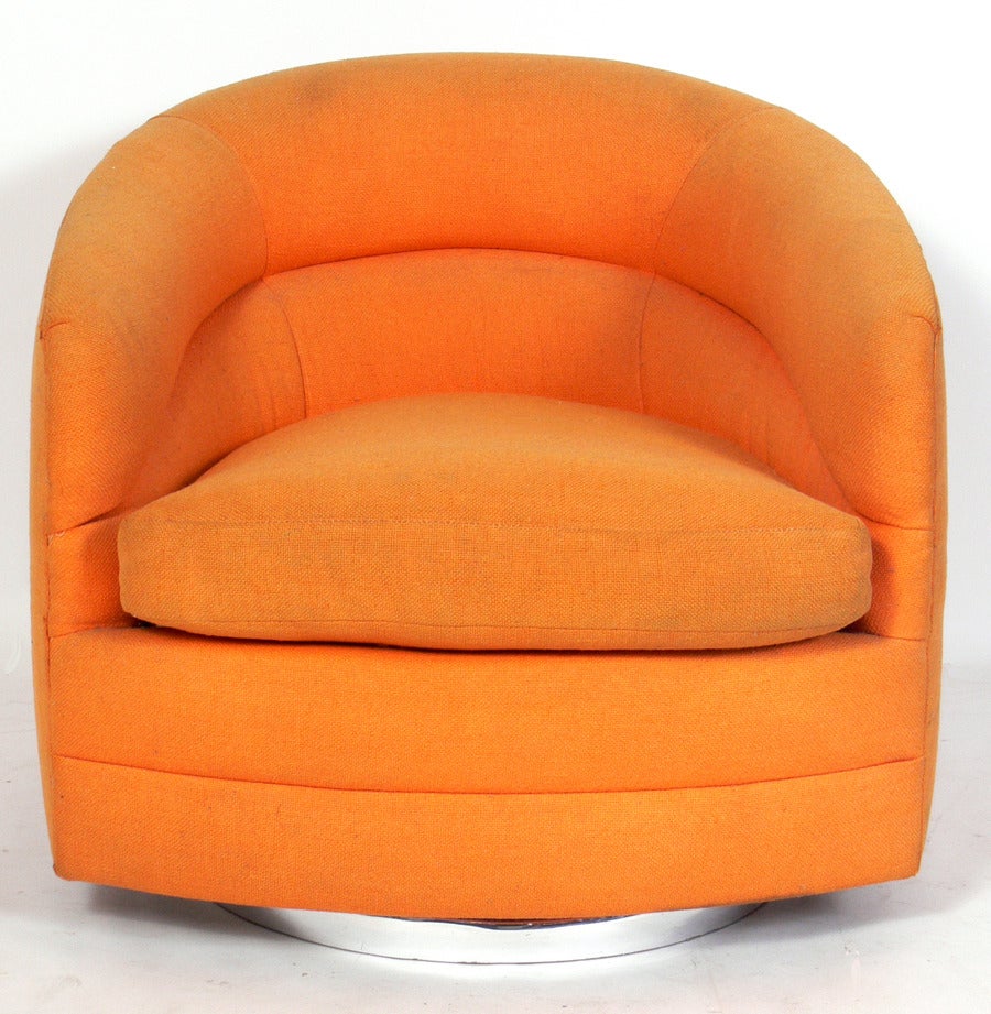 Mid-Century Modern Pair of Modern Swivel Chairs designed by Milo Baughman