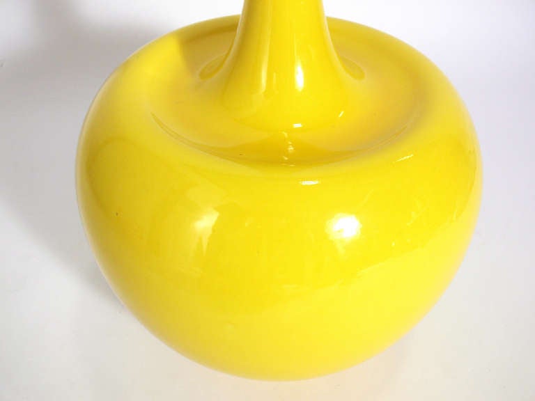 Vibrant Yellow Ceramic Lamp In Good Condition In Atlanta, GA