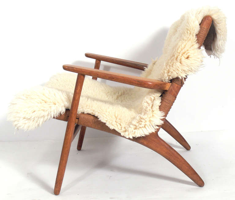 Hans Wegner Danish Modern Lounge Chair In Distressed Condition In Atlanta, GA