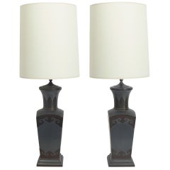 Coppia di lampade asiatiche a urna in peltro e ottone