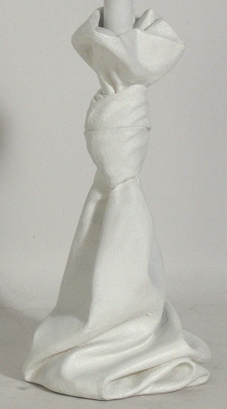 Pair of White Plaster Lamps in the manner of John Dickinson In Excellent Condition In Atlanta, GA
