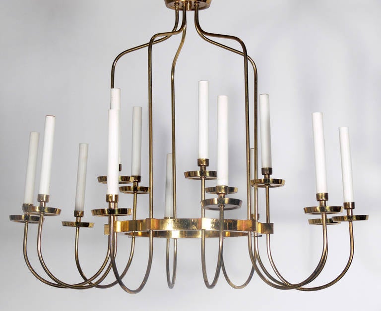 Large Scale Brass Chandelier in the Manner of Tommi Parzinger In Excellent Condition In Atlanta, GA