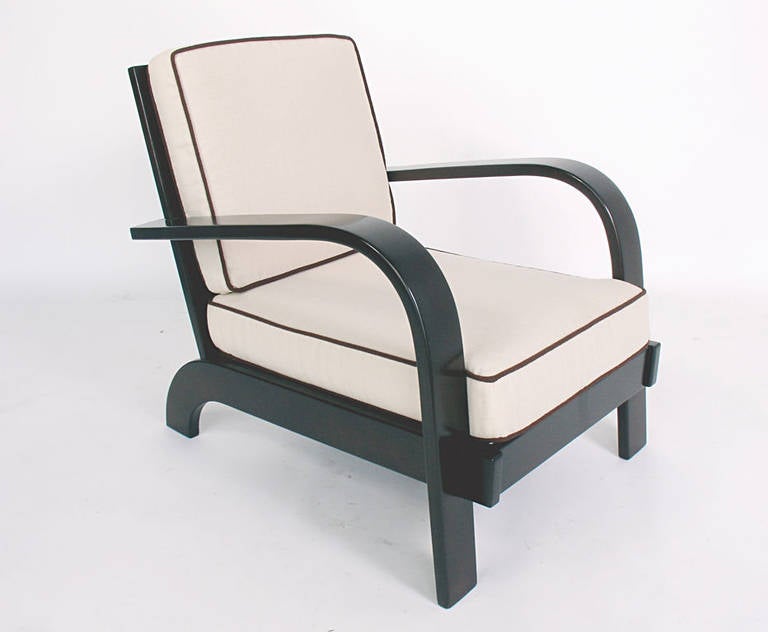 Mid-Century Modern Pair of Streamlined Lounge Chairs by Russel Wright