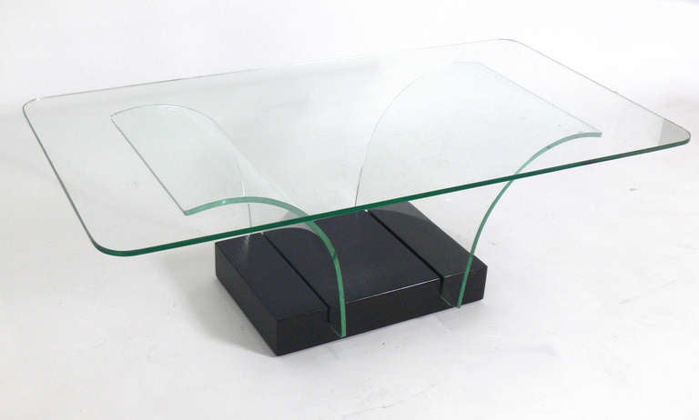 Mid-Century Modern Table basse en verre sculptural de Modernage en vente