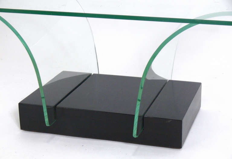 Mid-Century Modern Sculptural Glass Coffee Table by Modernage For Sale