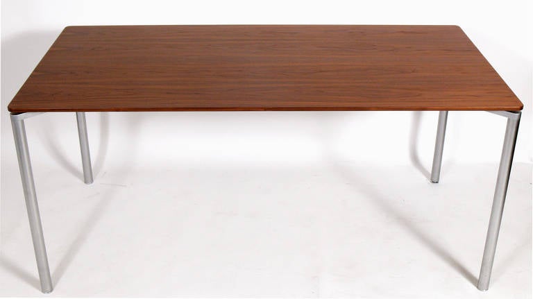 Danish Modern Dining Table, designed by Pelikan Design, and manufactured by Fritz Hansen, Denmark, circa 2006. Clean lined minimalist design with a beautifully grained walnut top. The 