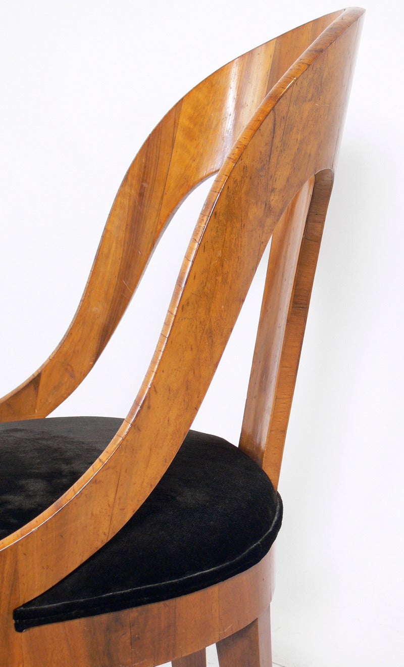Walnut Elegant Pair of Italian Spoon Back Slipper Chairs