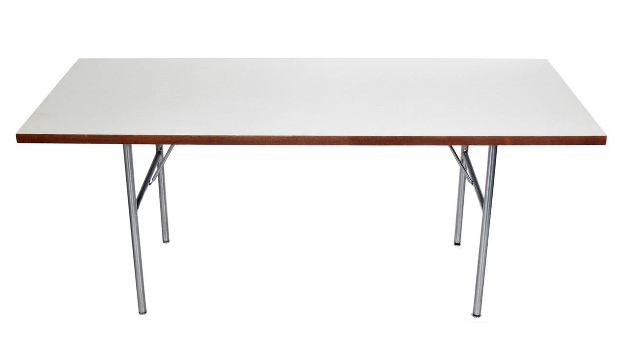 Clean lined architectural desk or dining table, designed by George Nelson for Herman Miller, circa 1950s. This piece is a versatile size and can be used as a desk or dining table.