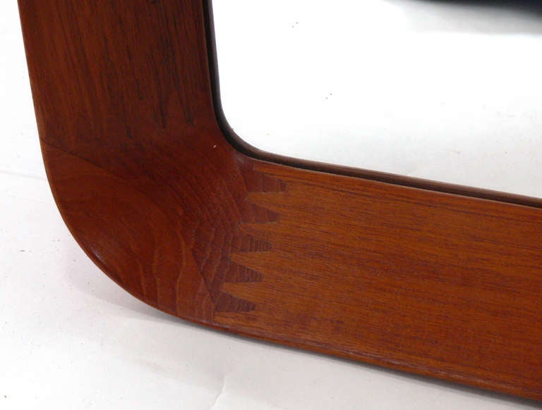 Mid-Century Modern Miroir mural moderne danois en teck de Pedersen & Hansen