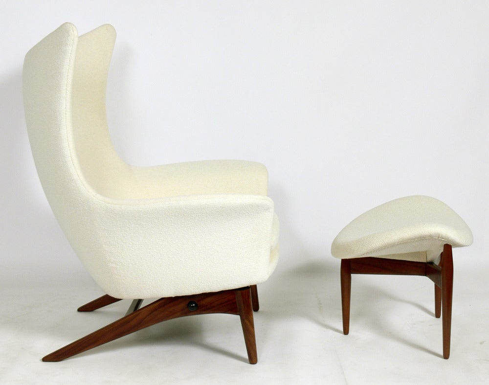 Sculptural Danish Modern lounge chair and ottoman, designed by H.W. Klein for Bramin, Denmark, circa 1960s. It has been reupholstered in an ivory color bouclé upholstery. The chair measures 40