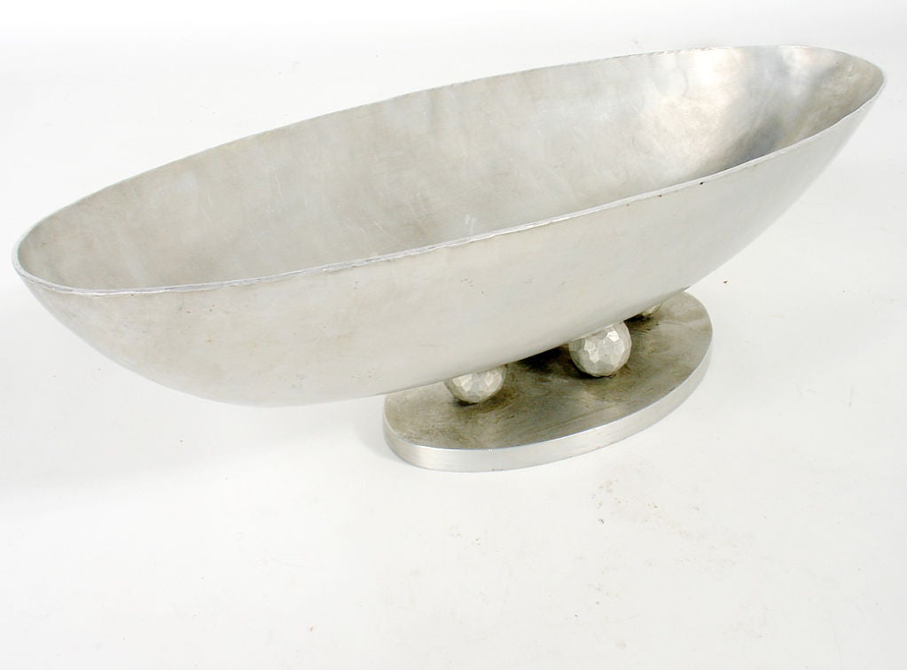Sculptural Hammered Aluminum Centerpiece Bowl, handmade for the Palmer Smith Company, circa 1930's. It has a long, low-slung form, and is perfect as a centerpiece on a dining, console or coffee table. It looks great by itself, or showcasing objects