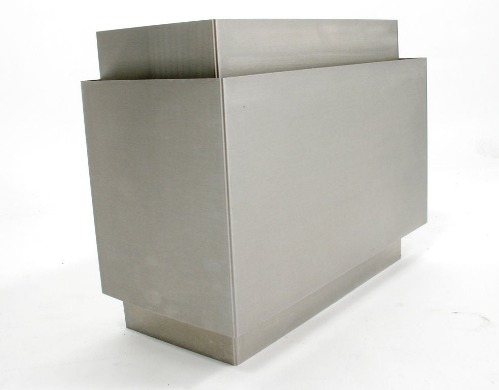 Francese Applique minimaliste in metallo spazzolato in vendita