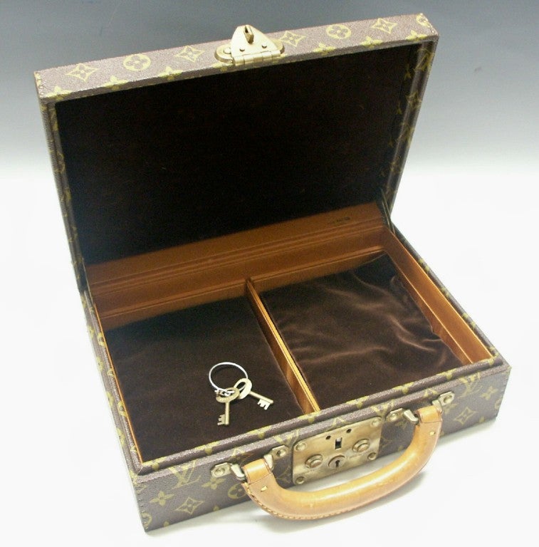 French Authentic Louis Vuitton Boite Bijoux Jewelry Case with Key For Sale