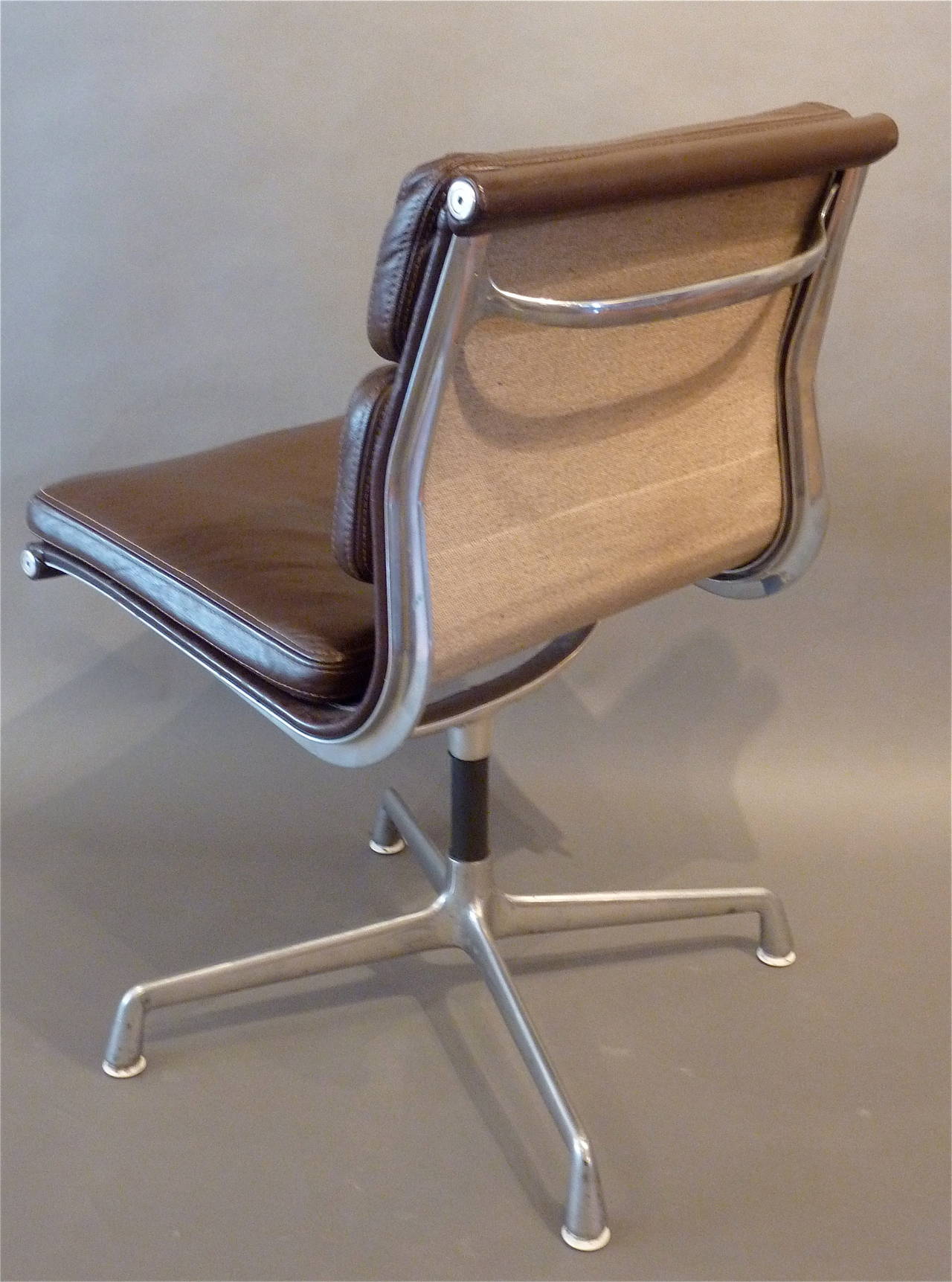 20th Century Modern Desk Chair In Good Condition In Middleburg, VA