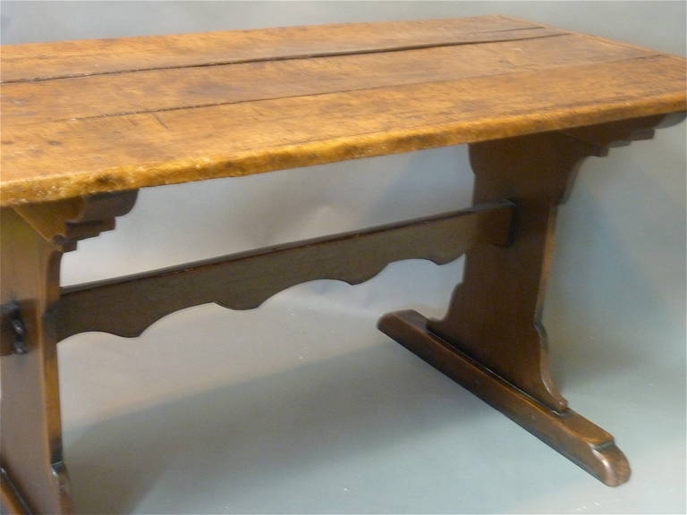 Walnut Early 19th Century Rustic Welsh Tavern Table