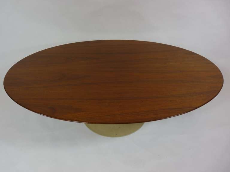 Mid-Century Modern Eero Saarinen for Knoll Oval Coffee Table