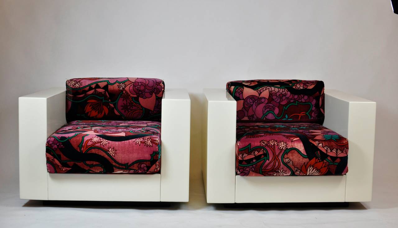 Saratoga lounge cube chair by Massimo Vignelli for Poltronova with original Jack Lenor Larsen fabric.