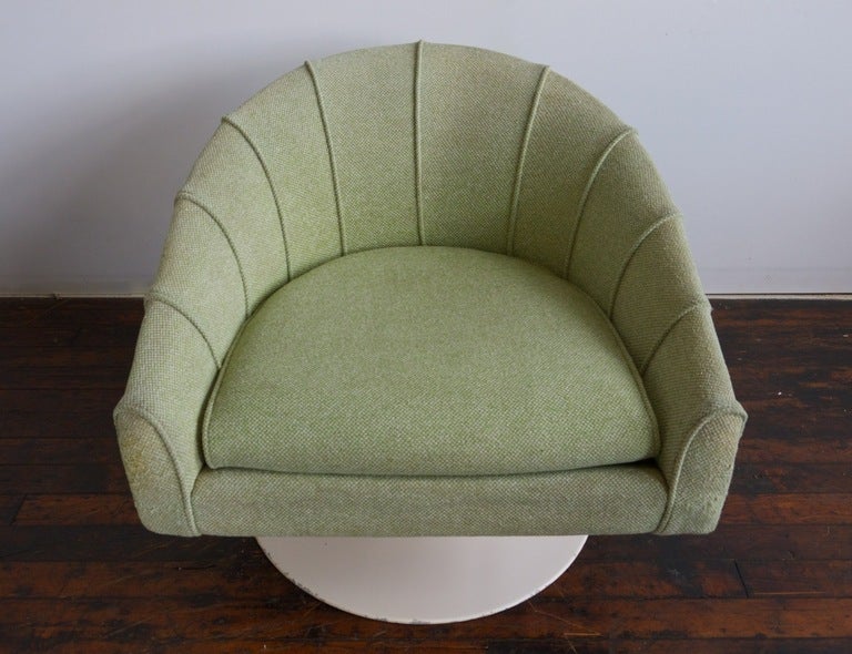 20th Century Pair of Jens Risom tulip base swivel lounge chairs