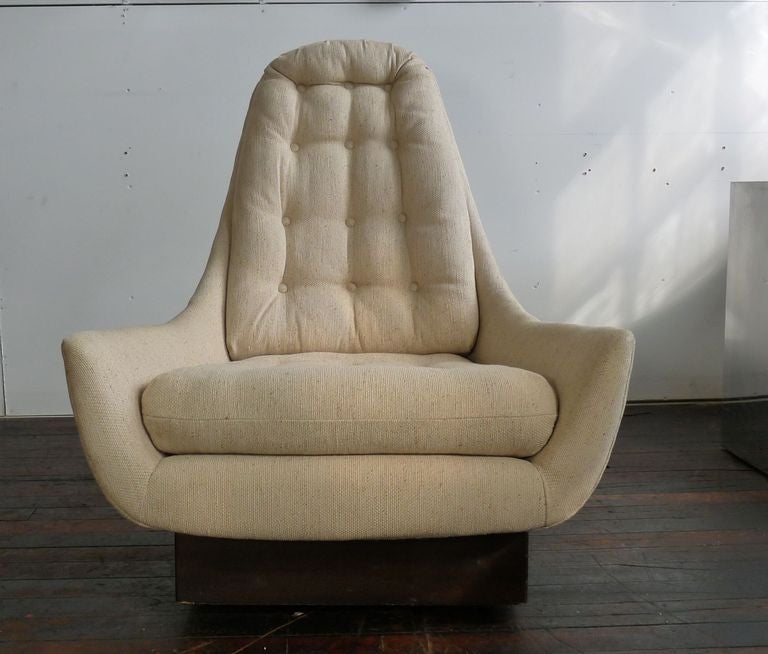Mid-Century Modern High Back Swivel Lounge Chair