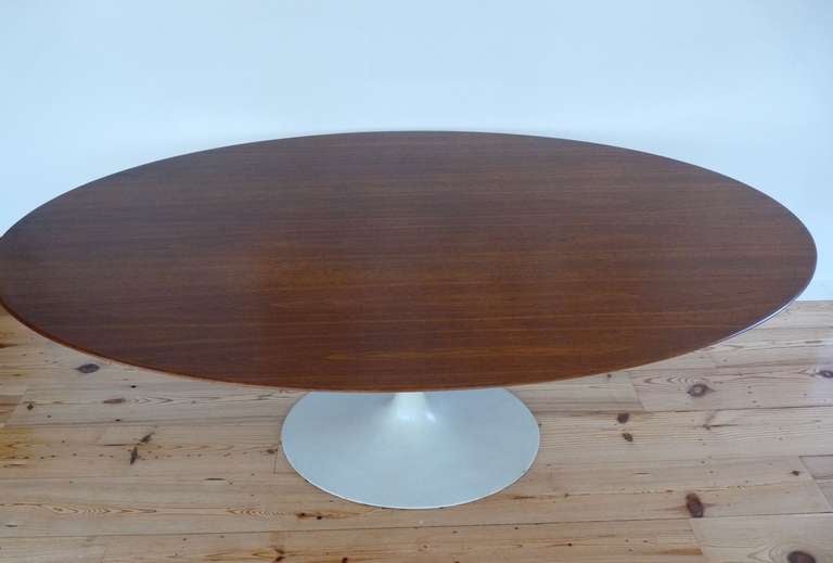 Mid-Century Modern Eero Saarinen For Knoll Oval Dining Table