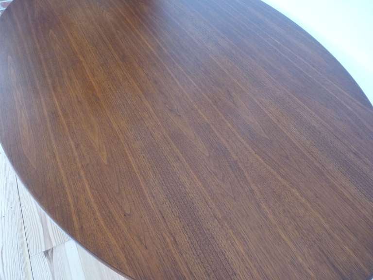 Eero Saarinen For Knoll Oval Dining Table In Excellent Condition In Turners Falls, MA