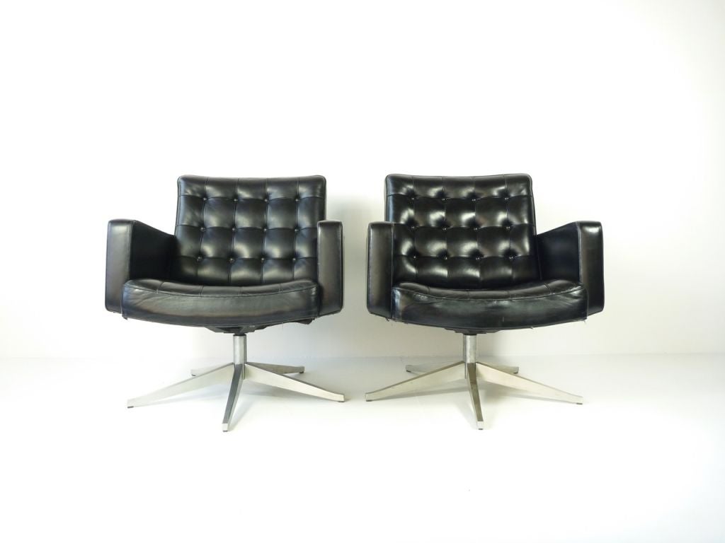 Pair of Vincent Cafiero for Knoll lounge chairs. 2 pairs available