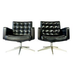 Pair of Vincent Cafiero for Knoll lounge chairs