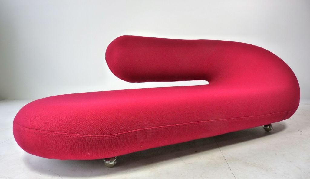 CLEOPATRA CHAISE BY GEOFFREY HARCOURT FOR ARTIFORT IN ORIGINAL VINTAGE RED/RASPBERRY COLOR UPHOLSTERY.
