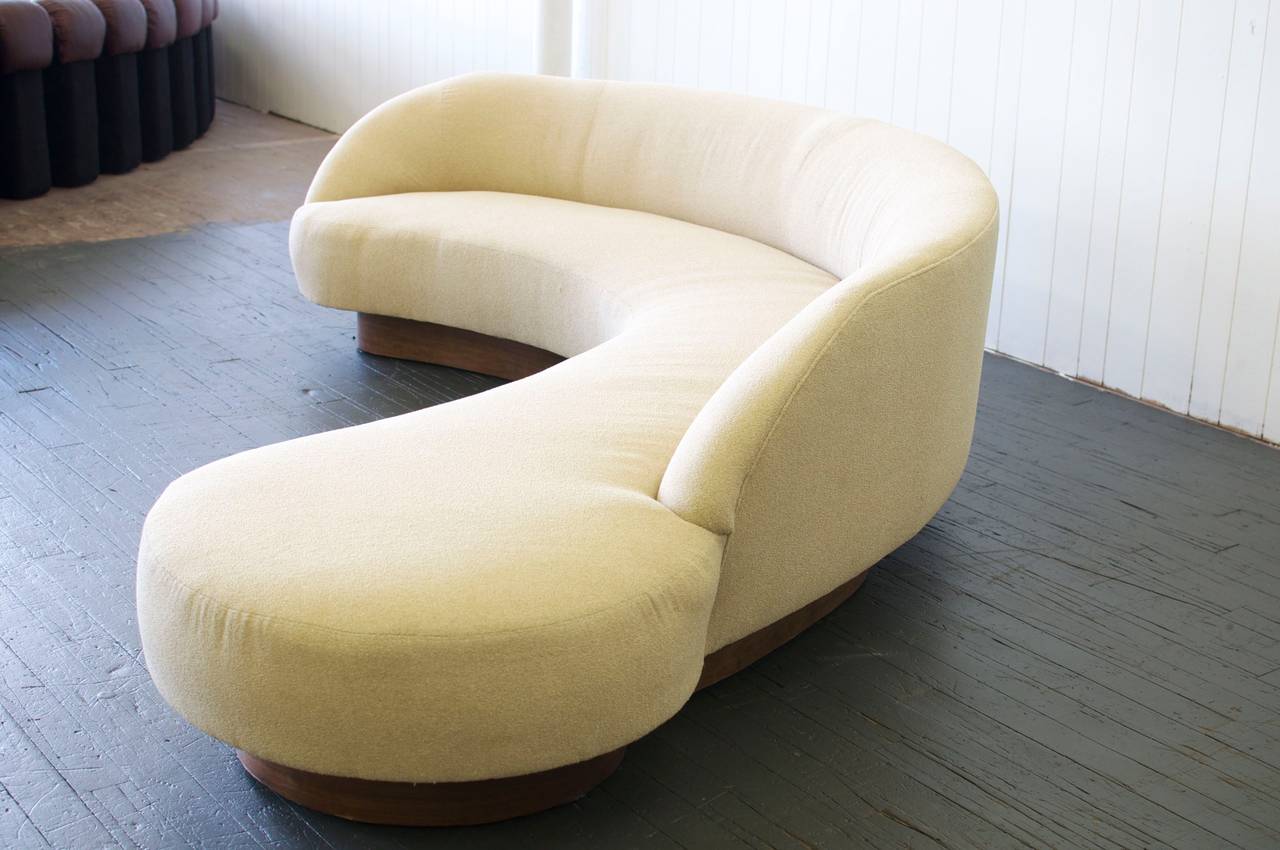 Large Serpentine Sofa by Vladimir Kagan for Directional In Excellent Condition In Turners Falls, MA