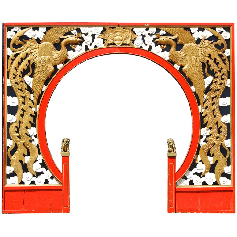 Arche d'entrée de restaurant chinois en bois sculpté, vers les années 1940 en vente