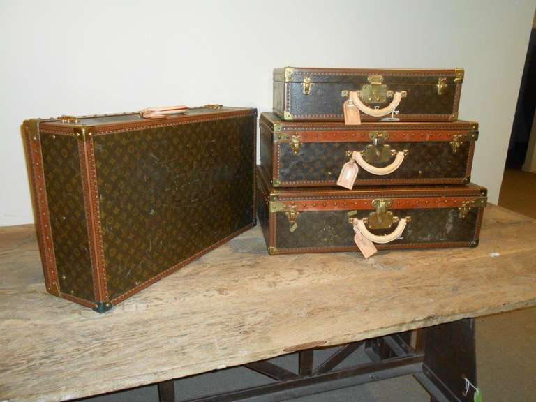 Autentico set di quattro valigie Louis Vuitton