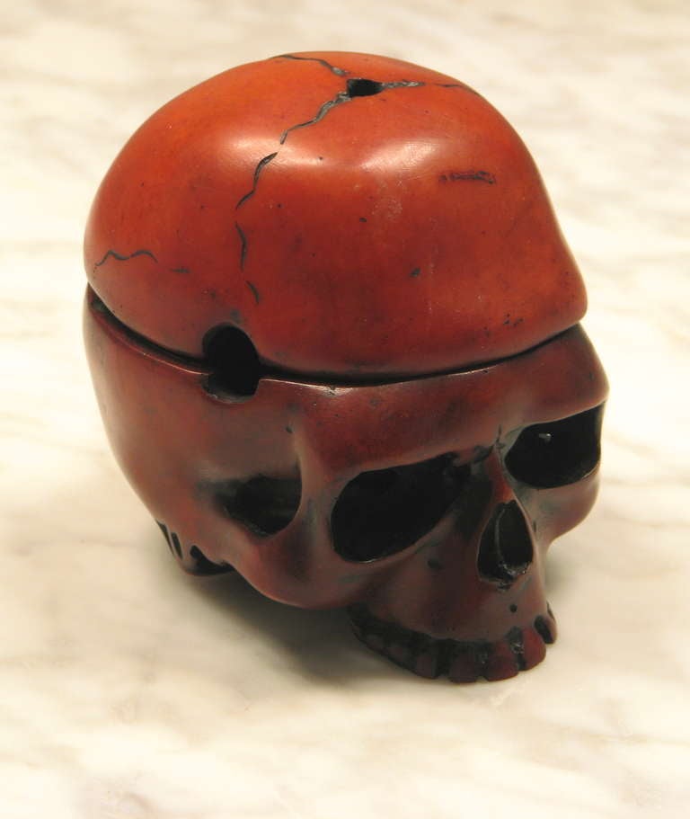 This bakelite skull's removable 